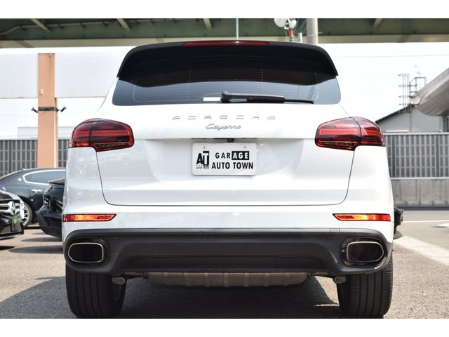 PORSCHE CAYENNE 2016 Image 31