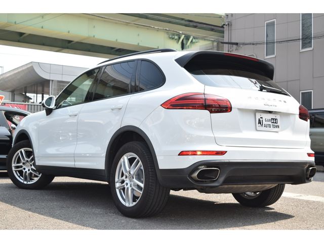 PORSCHE CAYENNE 2016 Image 31