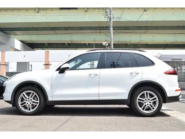PORSCHE CAYENNE 2016 Image 31
