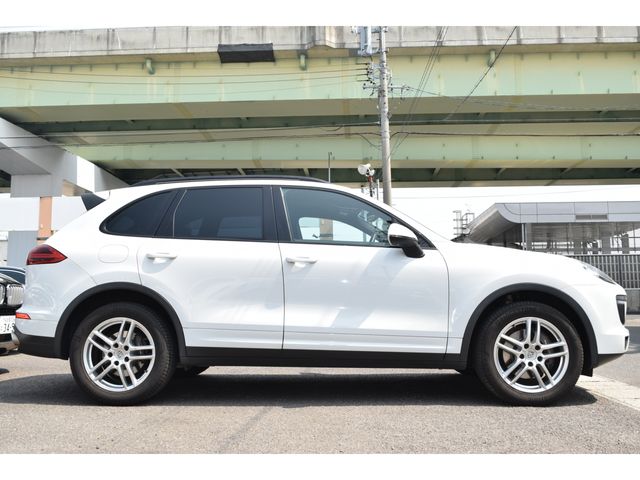 PORSCHE CAYENNE 2016 Image 31