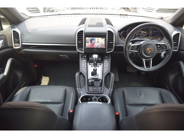 PORSCHE CAYENNE 2016 Image 31