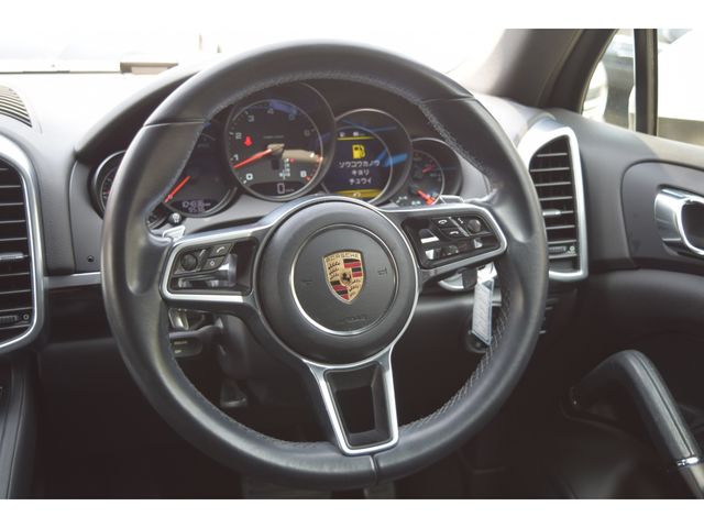 PORSCHE CAYENNE 2016 Image 31