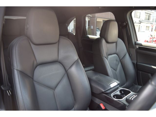 PORSCHE CAYENNE 2016 Image 31