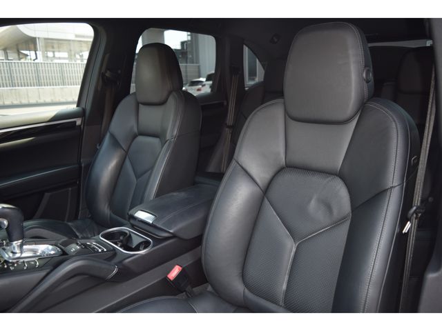PORSCHE CAYENNE 2016 Image 31