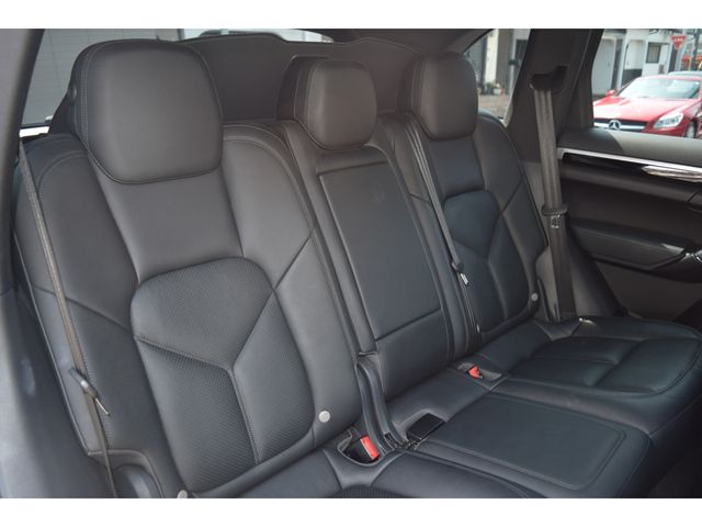 PORSCHE CAYENNE 2016 Image 31