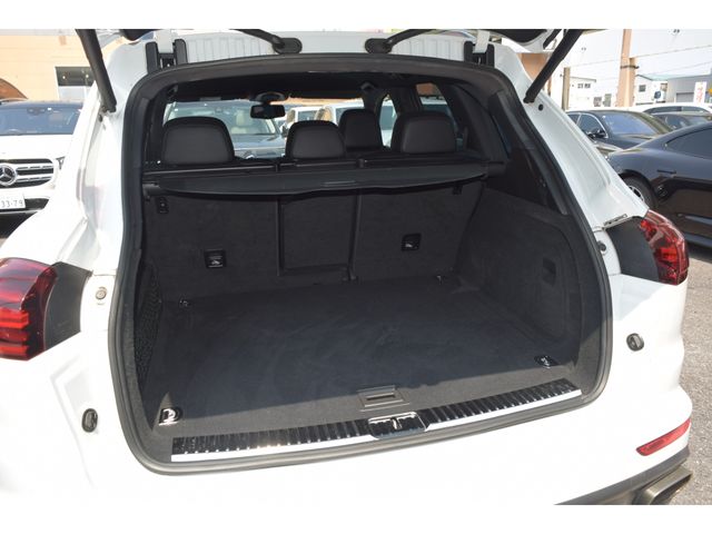 PORSCHE CAYENNE 2016 Image 31