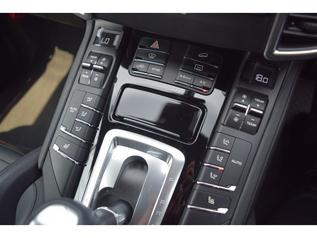 PORSCHE CAYENNE 2016 Image 31
