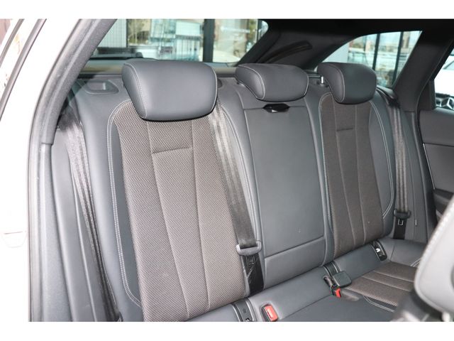 AUDI A4 AVANT 2018 Image 31