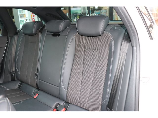 AUDI A4 AVANT 2018 Image 31