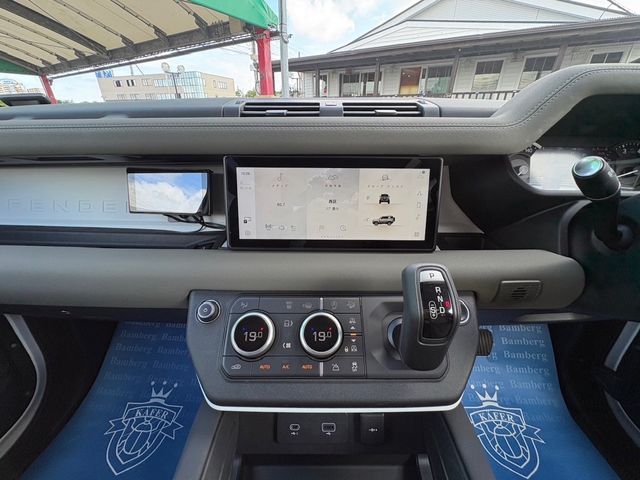 ROVER DEFENDER 2022 Image 31