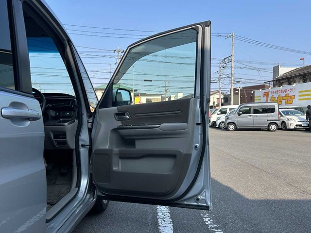 HONDA STEPWAGON 2016 Image 31