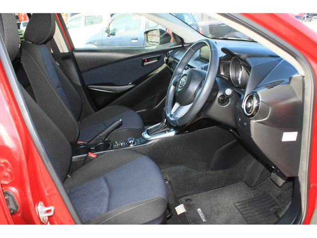 MAZDA DEMIO 2015 Image 31