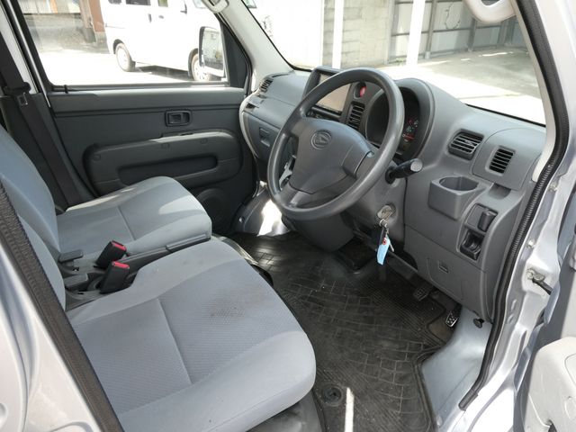 DAIHATSU HIJET CARGO 2014 Image 31