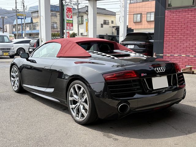 AUDI R8 SPYDER 2013 Image 31