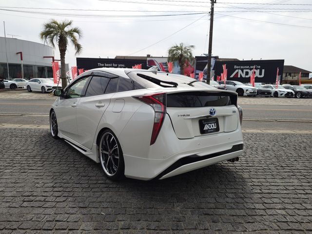 TOYOTA PRIUS 2016 Image 31