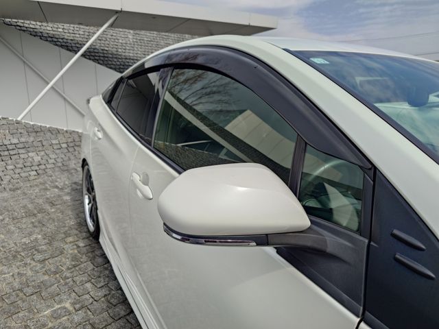 TOYOTA PRIUS 2016 Image 31