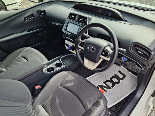 TOYOTA PRIUS 2016 Image 31