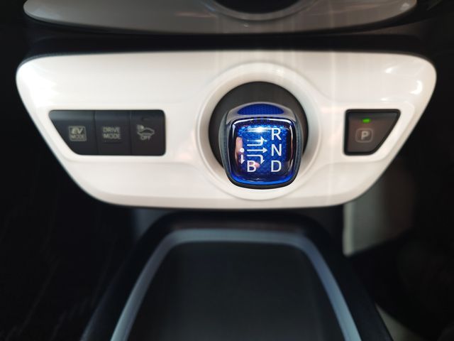 TOYOTA PRIUS 2016 Image 31