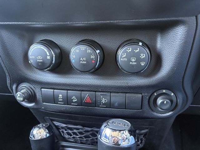 JEEP WRANGLER UNLIMI 2013 Image 31