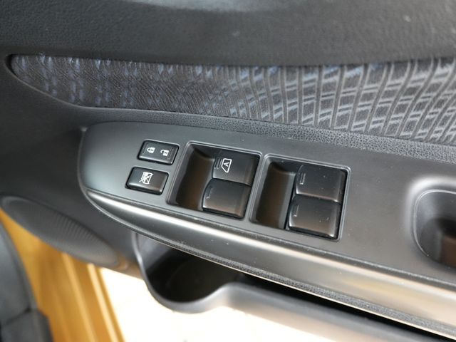 NISSAN NOTE 2012 Image 31