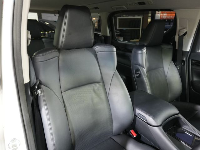 TOYOTA ALPHARD HYBRID 4WD 2019 Image 31