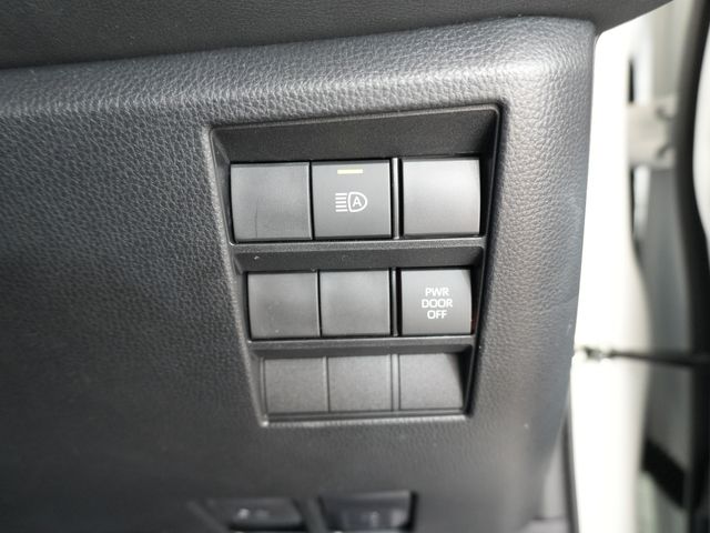 TOYOTA NOAH 2024 Image 31