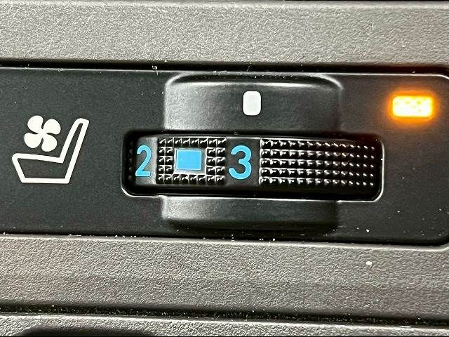 TOYOTA LANDCRUISER PRADO 2023 Image 31