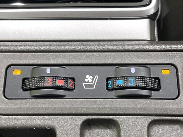 TOYOTA LANDCRUISER PRADO 2023 Image 31