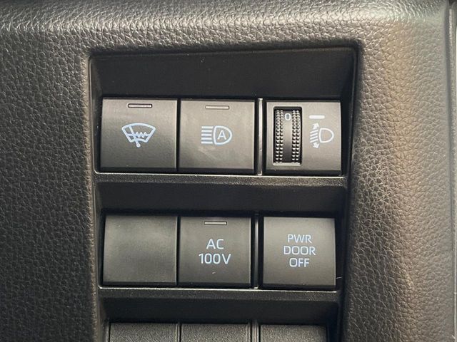 TOYOTA VOXY HYBRID 4WD 2022 Image 31