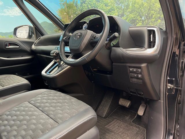 TOYOTA VOXY HYBRID 4WD 2022 Image 31