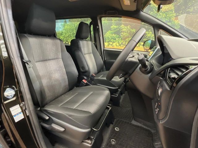 TOYOTA VOXY 4WD 2021 Image 31