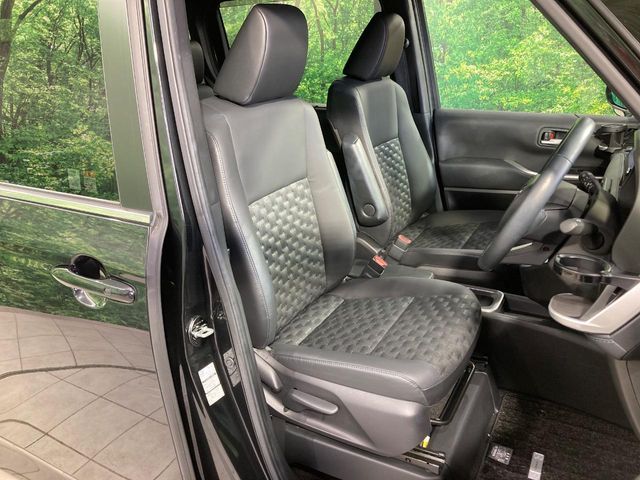 TOYOTA VOXY HYBRID 2022 Image 31