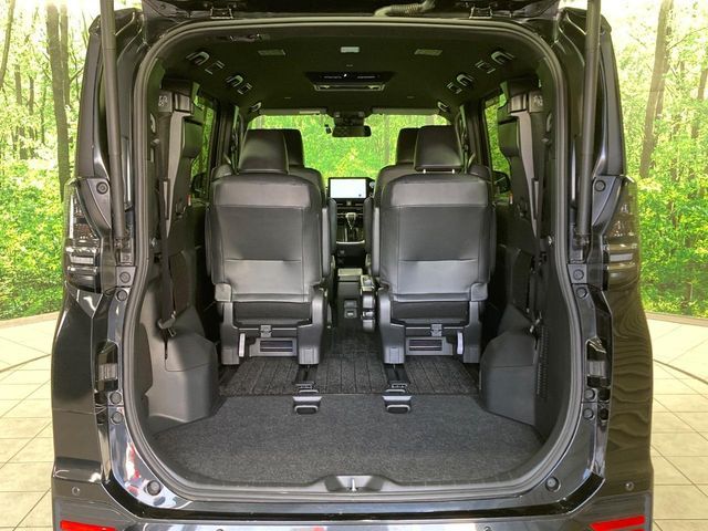 TOYOTA VOXY HYBRID 2022 Image 31