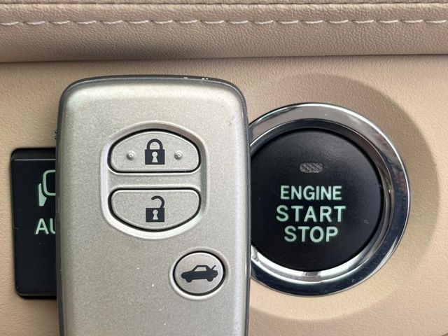 TOYOTA CROWN SEDAN 2010 Image 31