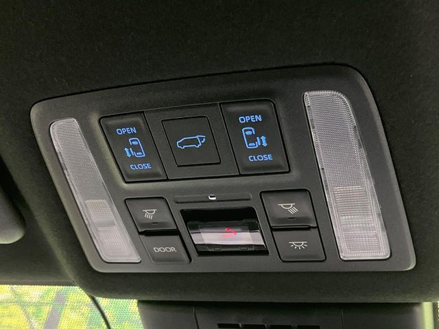 TOYOTA VOXY HYBRID 2023 Image 31