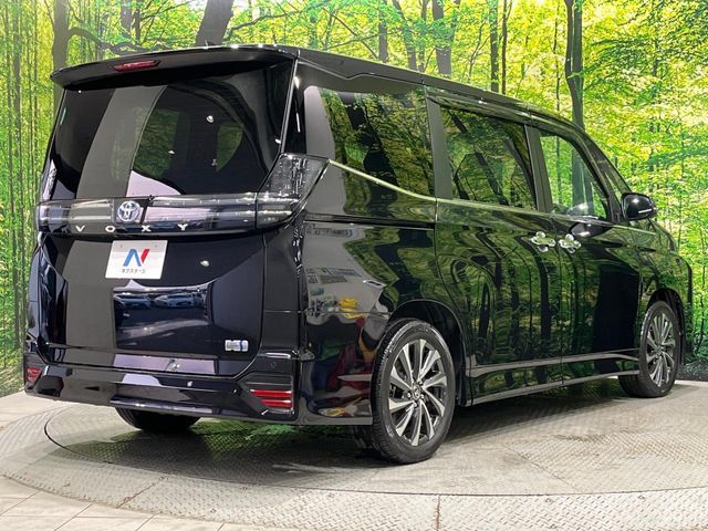TOYOTA VOXY HYBRID 2023 Image 31