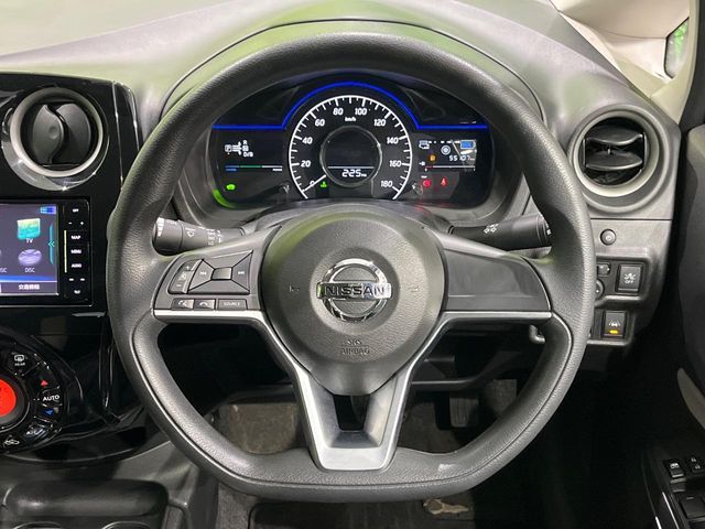 NISSAN NOTE 2017 Image 31