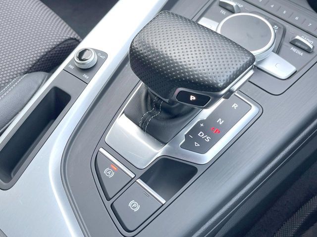 AUDI A4 AVANT 2017 Image 31