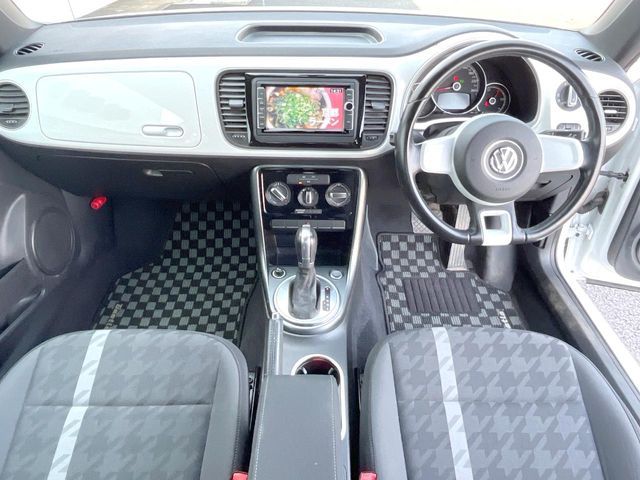 VOLKSWAGEN THE BEETL 2017 Image 31