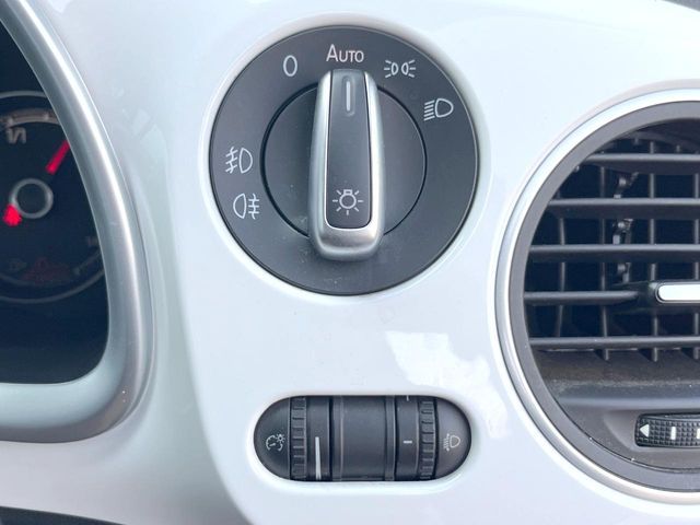 VOLKSWAGEN THE BEETL 2017 Image 31