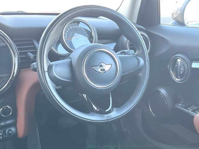 BMW MINI COOPER D 5D 2017 Image 31