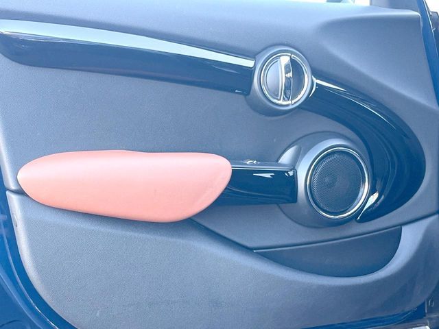 BMW MINI COOPER D 5D 2017 Image 31