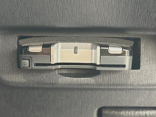 TOYOTA PRIUS 2012 Image 31