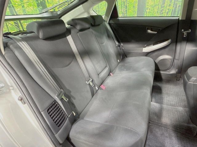 TOYOTA PRIUS 2012 Image 31