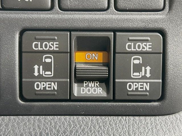 TOYOTA VOXY 2019 Image 31