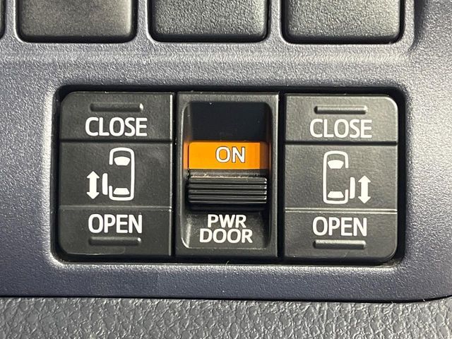 TOYOTA VOXY 2015 Image 31