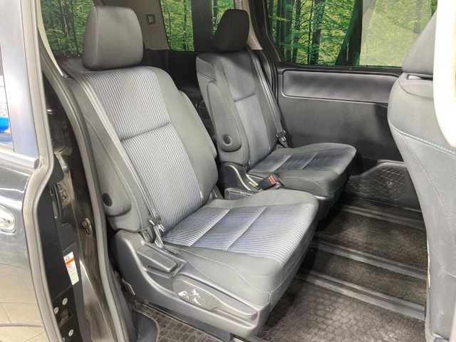 TOYOTA VOXY 2015 Image 31