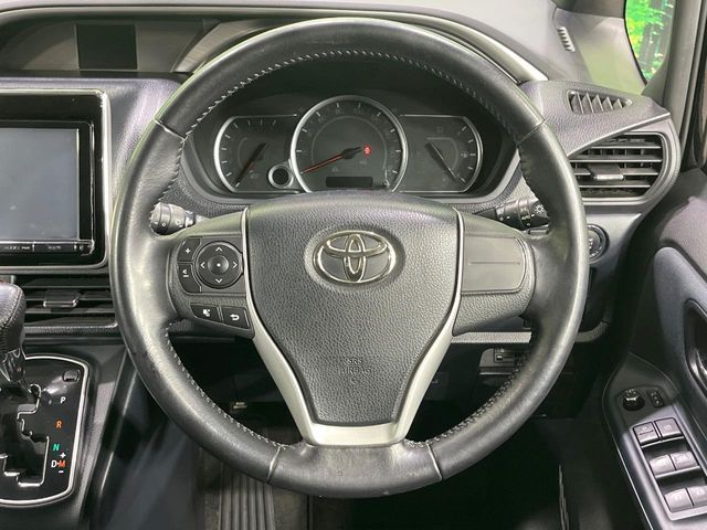 TOYOTA VOXY 2015 Image 31