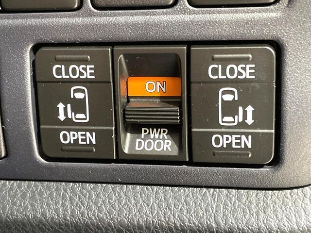 TOYOTA VOXY HYBRID 2016 Image 31