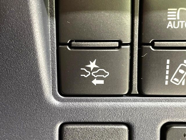 TOYOTA VOXY HYBRID 2016 Image 31